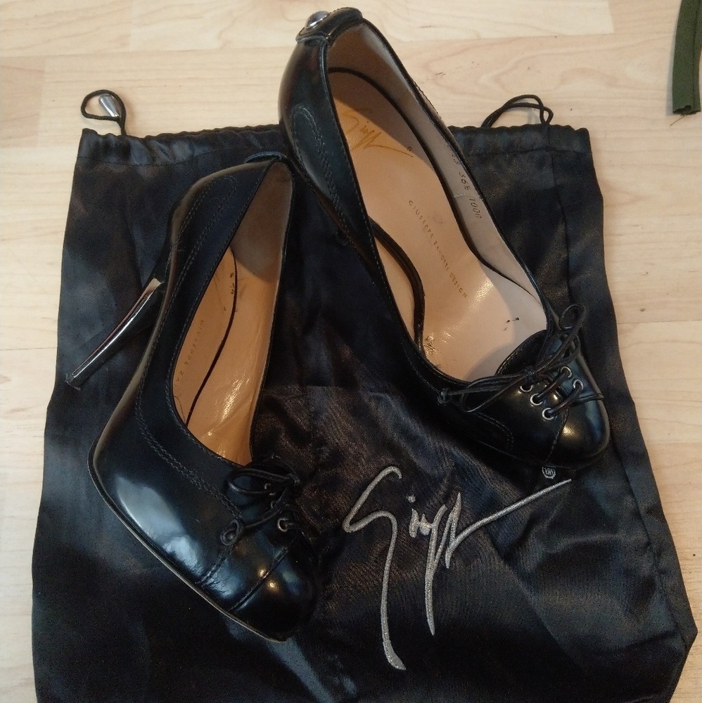 Sold Designer Giuseppe Zanotti Black Leather Pump Heels Size 6.5 - Picture 1 of 5